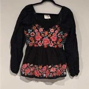 Savanna Jane size smallBlack Embroidered Floral blouse